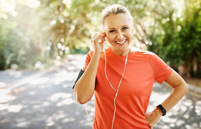 mulher com disposição para as atividades do dia a dia