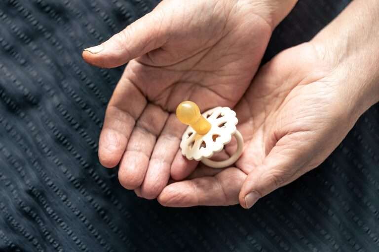 Escapismos-do-dia-a-dia-da-chupeta-antiestresse-para-adultos-a-formas-saudaveis-de-lidar-com-a-ansiedade